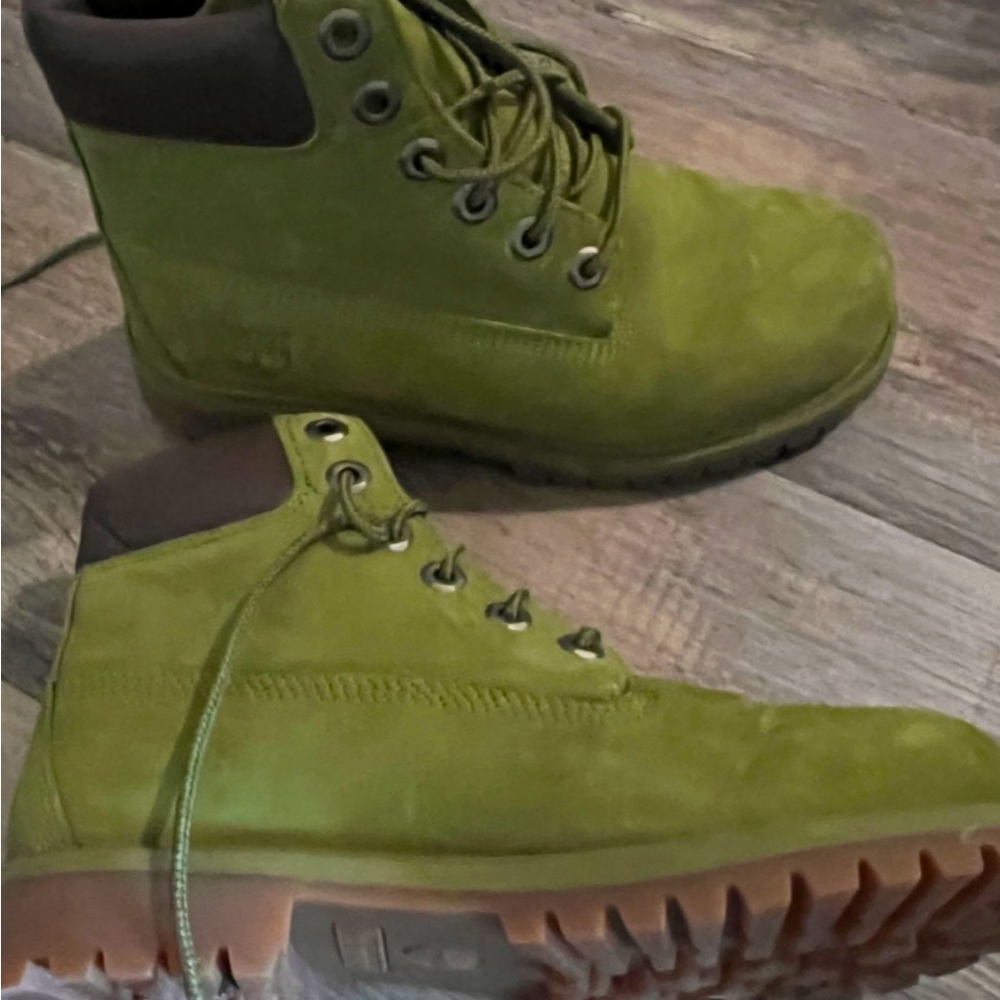 Timberland boots army green size 5. Slightly worn